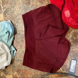 Lululemon speed up short lined low-rise 2.5 inch.